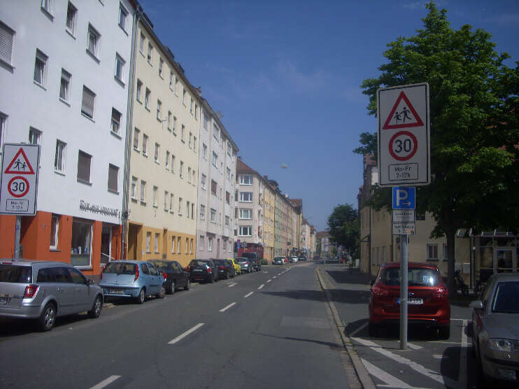 Maxfeldstraße, Blickrichtung Löbleinstraße (Juli 2017)