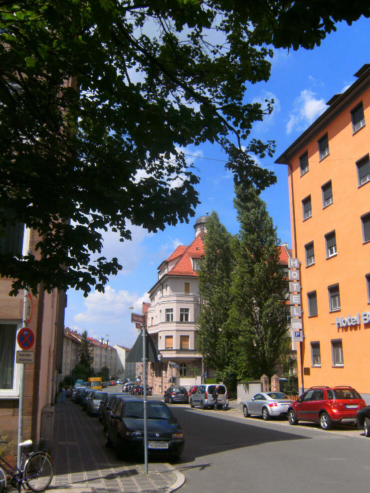 Blick vom Neutorgraben in die Burgschmietstraße (Juli 2017)