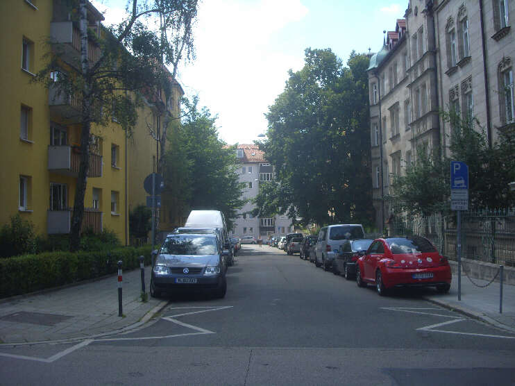 Blick von der Frommannstraße in die Weigelstraße, Richtung Burgschmietstraße (Juli 2017)