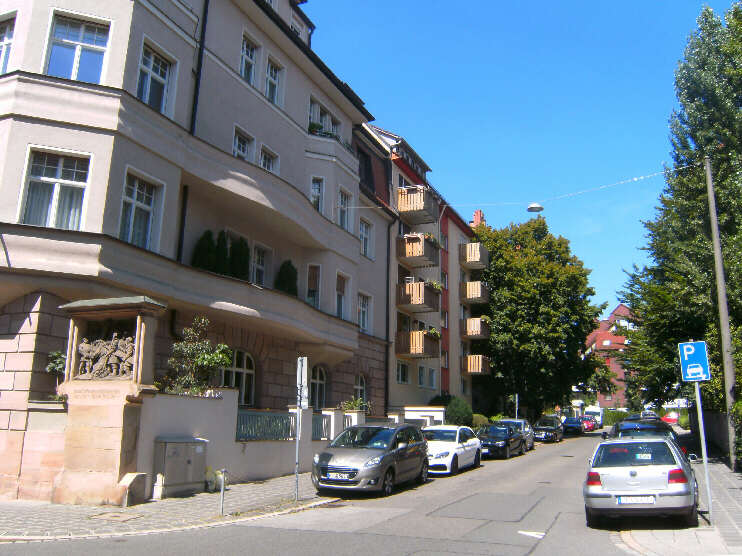 Blick von der Burgschmietstraße in die Weigelstraße (August 2017)
