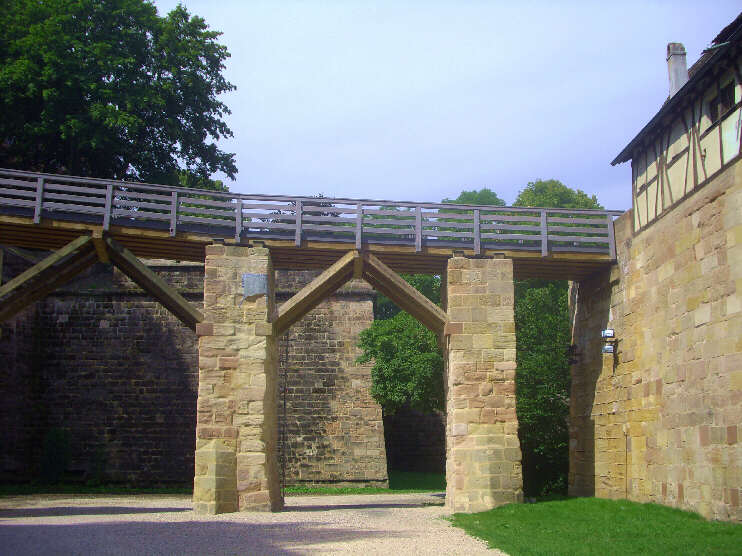 Vestnertorbrücke, vom Burggraben aus gesehen (Juli 2014)