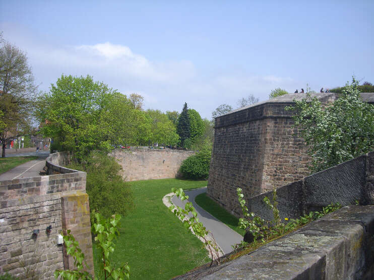 Burggraben nahe der Tiergärtnertorbastei (Mai 2013)