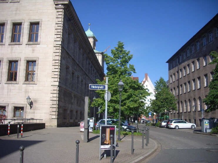 Ecke Fünferplatz / Theresienstraße (Mai 2013)
