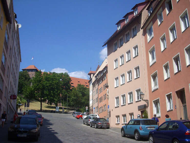 Burgstraße, kurz vor der Einmündung der Schildgasse (Juli 2013)