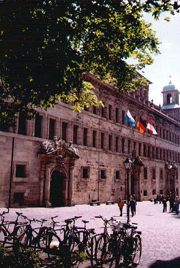 Vor dem Wolff'schen Rathaus (Juli 2003)
