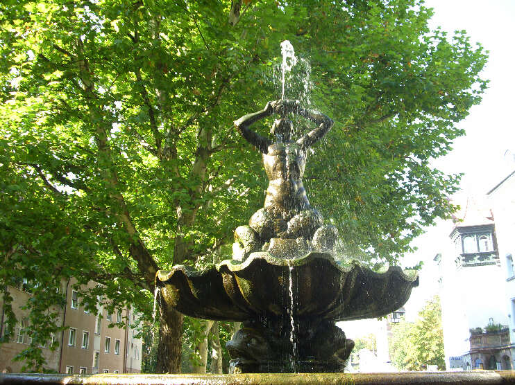 Tritonbrunnen in der Parkanlage am Maxplatz (September 2009)