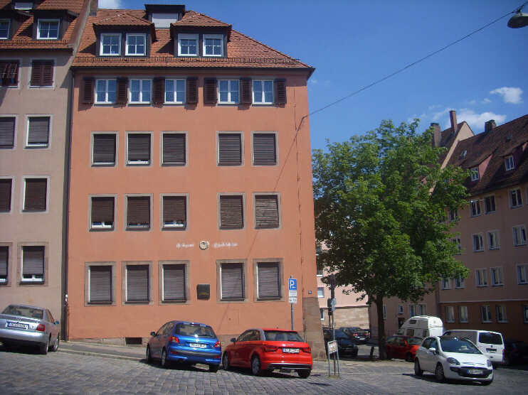 Burgstraße 16: Hier stand bis zum Jahre 1945 das Wohnhaus des Nürnberger Schreib- und Rechenmeisters Johann Neudörfer [geb. 1497, gest. 1563] (Juli 2013) 