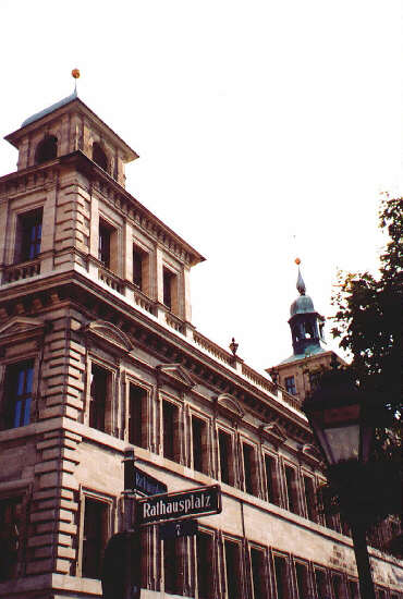 Rathausplatz (Juni 2003)
