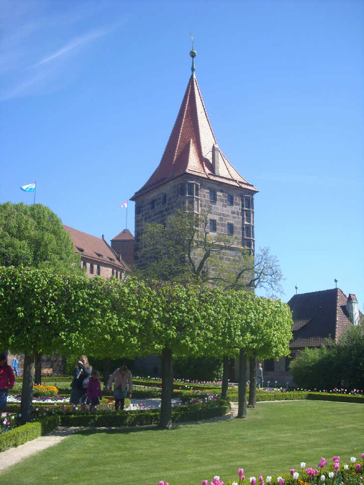 Tiergärtnertorturm, vom Burggarten auf der Tiergärterntorbastei aus gesehen (April 2014)