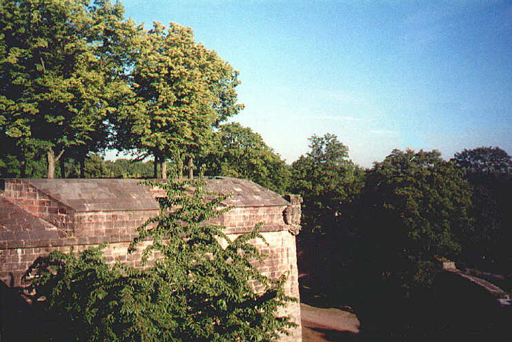 Vestnertorbastei mit Burgpark (Juni 2002)
