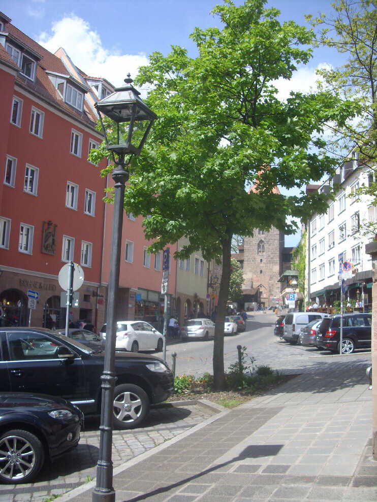 Bergstraße, Blickrichtung Tiergärtnertorturm (Mai 2015)
