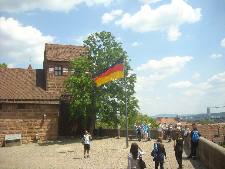 Burgfreiung mit Walburgiskapelle (Juli 2014)