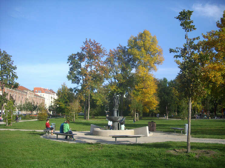 Archivpark mit Norisbrunnen (Oktober 2014)