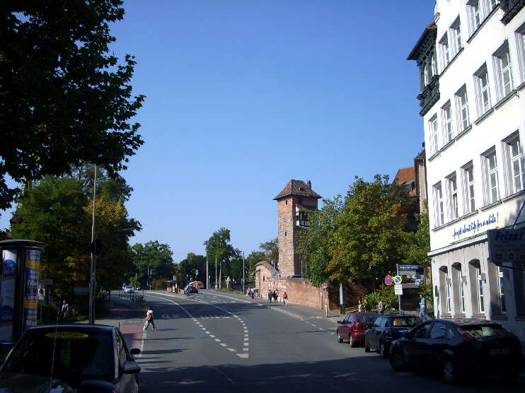Maxplatz bei der Einmündung der Weißgerbergasse, Blickrichtung Hallertor  (September 2009)
