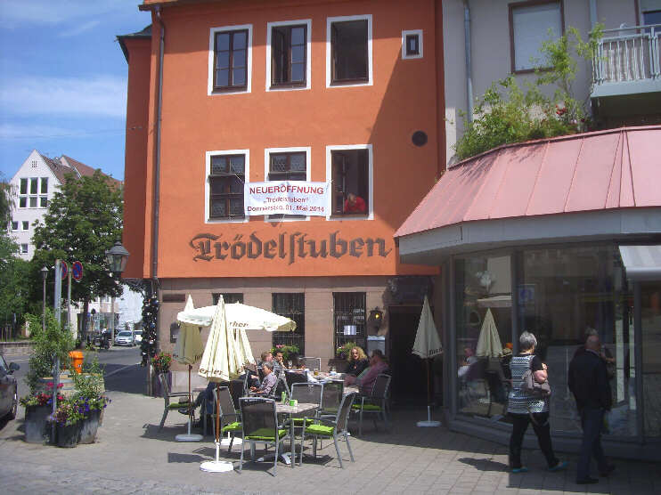 Die Trödelstuben, Trödelmarkt 30, wurden am 01. Mai 2014 am Trödelmarkt neueröffnet (Mai 2014)