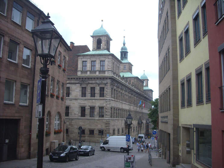 Blick von der unteren Burgstraße auf das Alte Rathaus (Juni 2013)