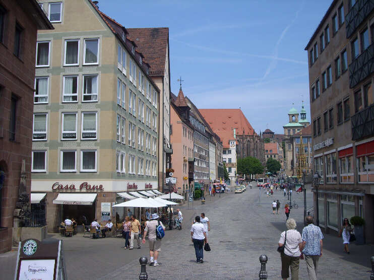 Hauptmarkt, bei der Einmündung der Winklerstraße (Juni 2011)