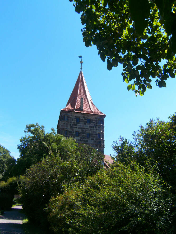 Blick von der Vestnertorbastei auf den Tiergärtnertorturm (Juli 2016)