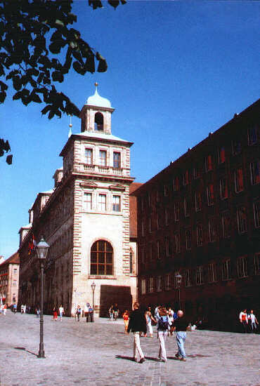 Rathausplatz und Altes Rathaus (September 2006)