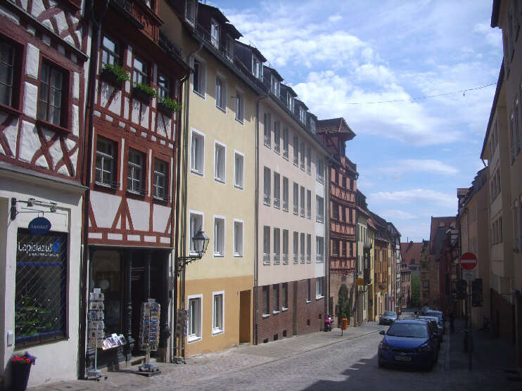 Die Albrecht-Dürer-Straße talwärts (Mai 2014)