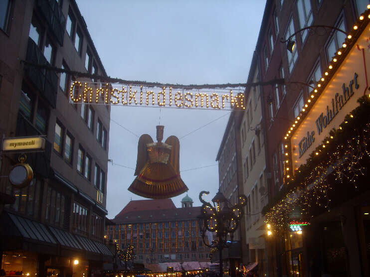 Nürnberger Christkindesmarkt - Zugang Plobenhofstraße (Dezember 2018)