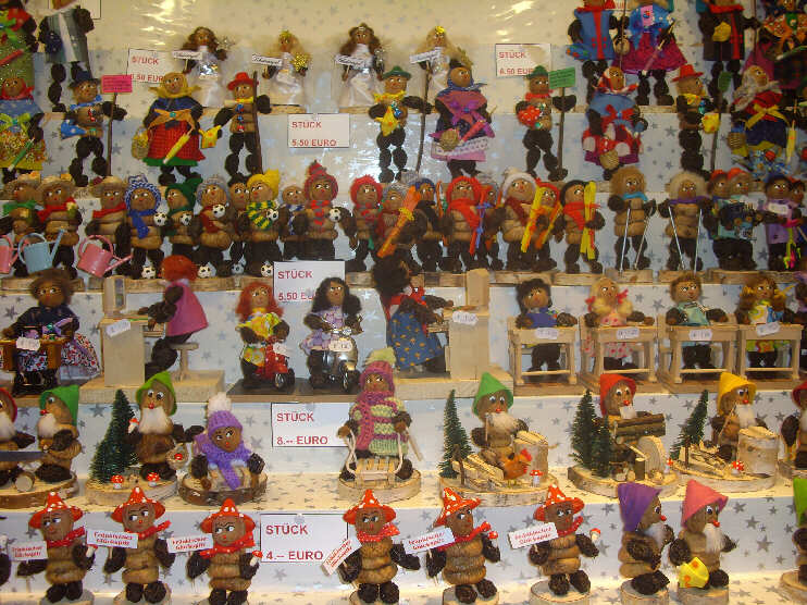 Nürnberger Christkindlesmarkt - Verkaufsstand mit Zwetschgenmännla (Dezember 2014)